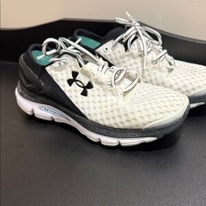 Under Armour Gemini 2 Black and White Athletic Shoes